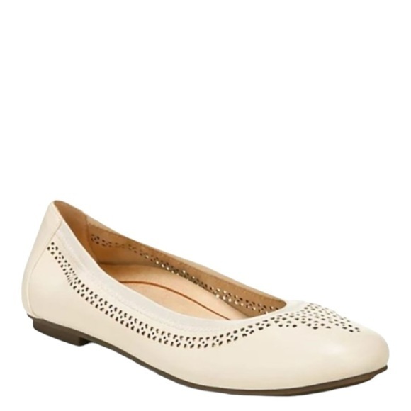 Vionic Shoes - Vionic Shoes Leather Whisper Cream Flats Size 8